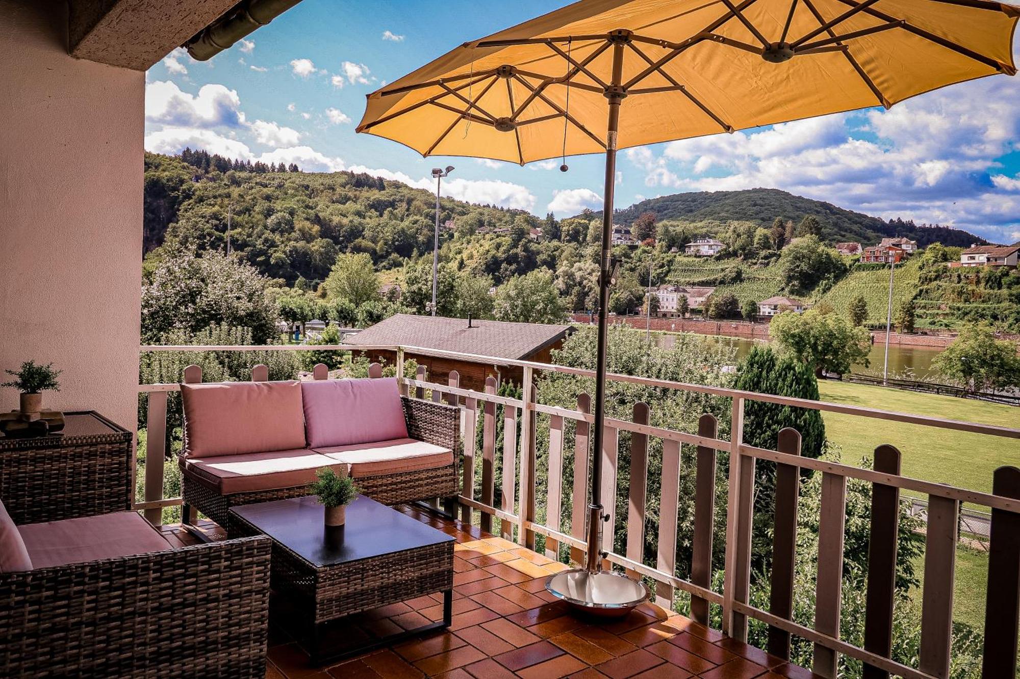 Traumaussicht Kamin Balkon Burgblick 65 Zoll Tv Netflix Sky Joyn Lindenplatz Appartement Bullay Buitenkant foto